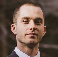 Thomas Whitfield en un retrato, analista de comercio de criptomonedas y experto en el mercado cripto